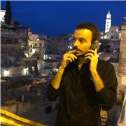 Docente di Filosofia e Storia offre conversazioni o ripetizioni sulle sue materie. Esperienza biennale con bambini di scuola primaria dunque disponibile anche per tutoraggio